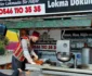 İstanbul’da hayır lokması dağıtımı yapan mobil lokmacı aracı