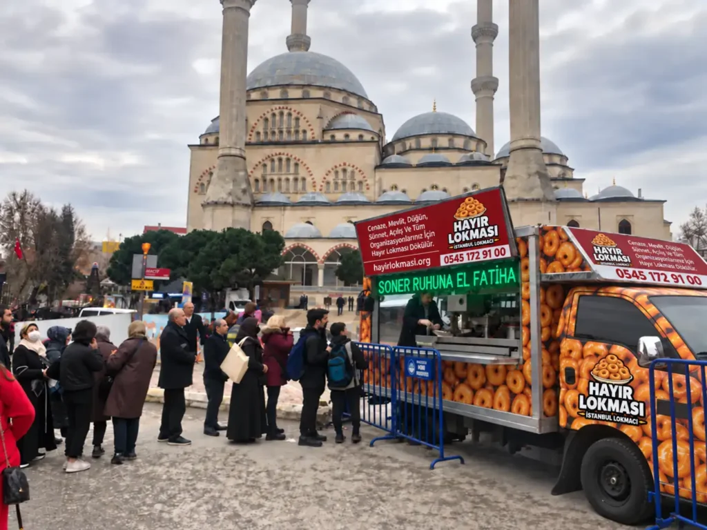 Hayır Lokması Dağıtımı