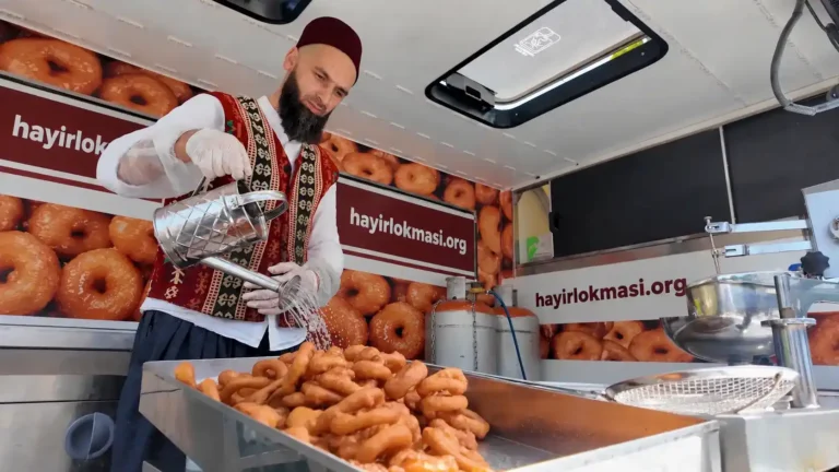Hayır Lokması - İstanbul Lokmacı - Geleneksel Lokma Döktürme